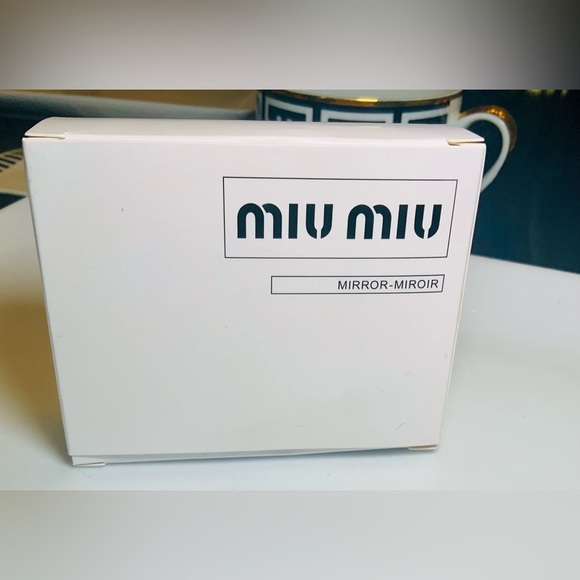 Authentic Miu Miu Pink Modern Quilted Compact Mirror Full Inclusion - Picture 7 of 7